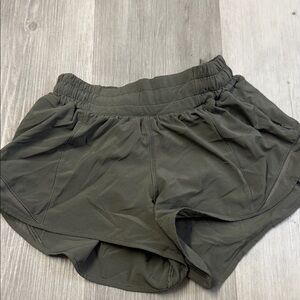 Lululemon Hottie Hots 2.5 inch